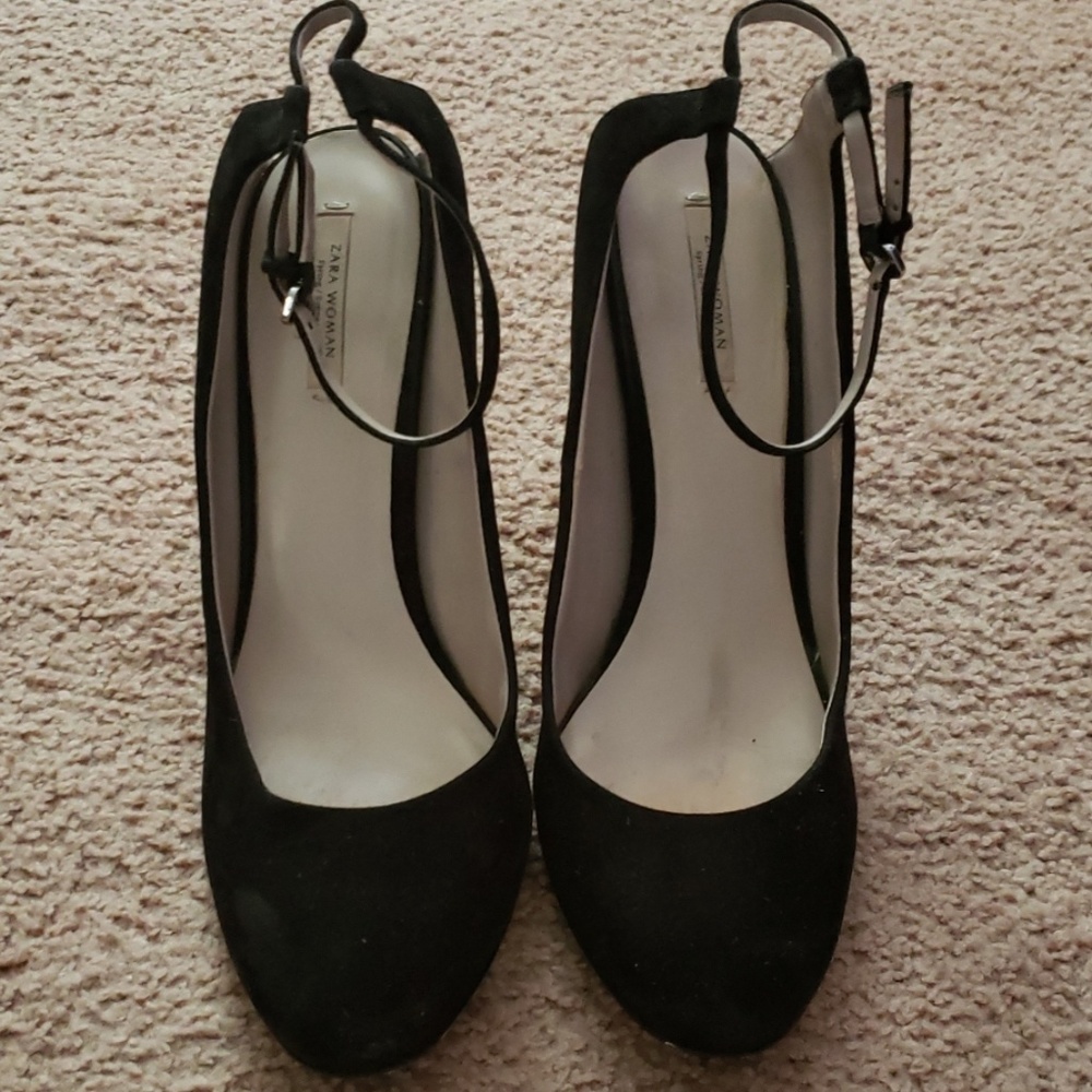 Shoes - Picture 4 of 8